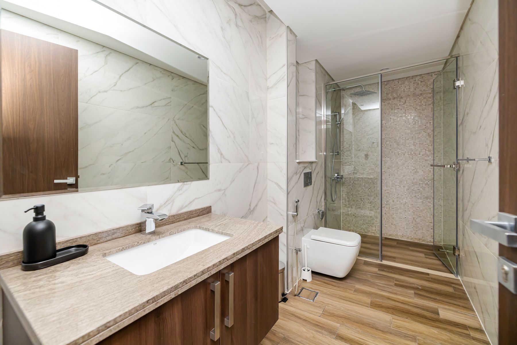 Luxury Studio Great Amenities Prime Location