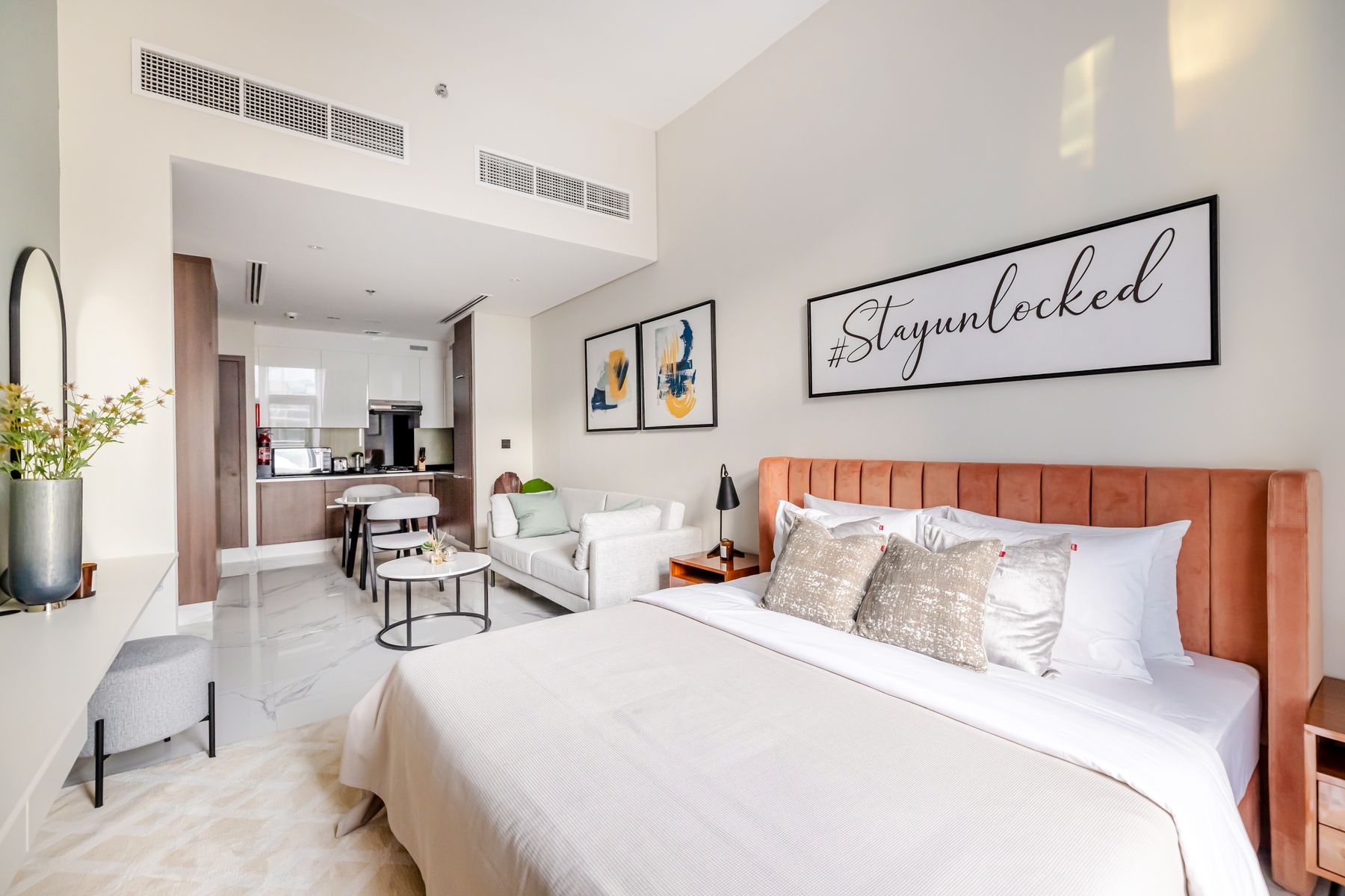 Luxury Studio Great Amenities Prime Location