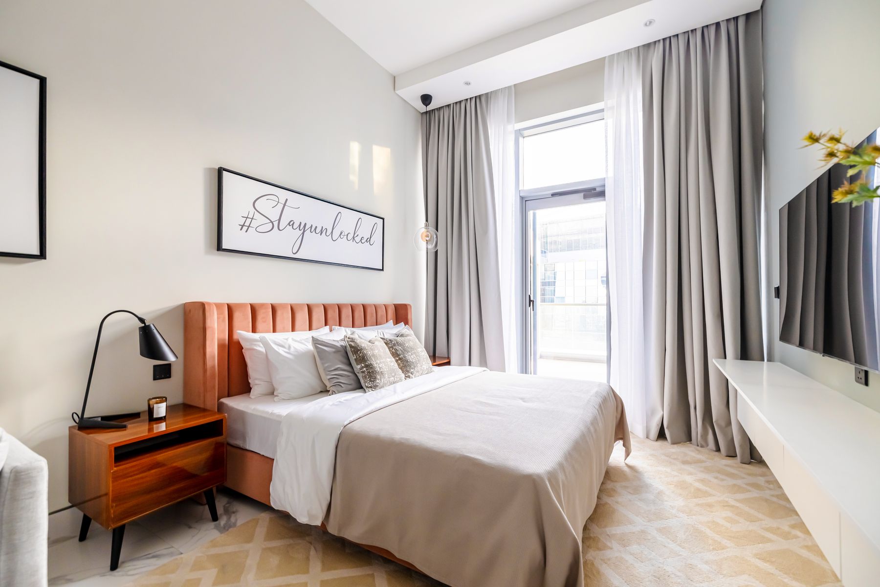 Luxury Studio Great Amenities Prime Location