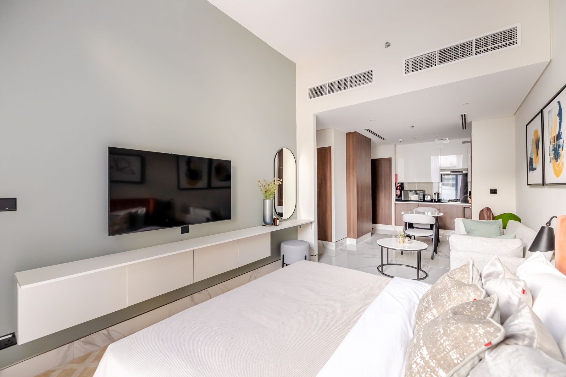 Luxury Studio Great Amenities Prime Location