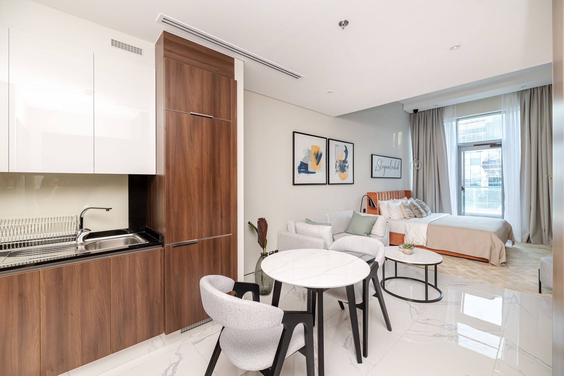 Luxury Studio Great Amenities Prime Location