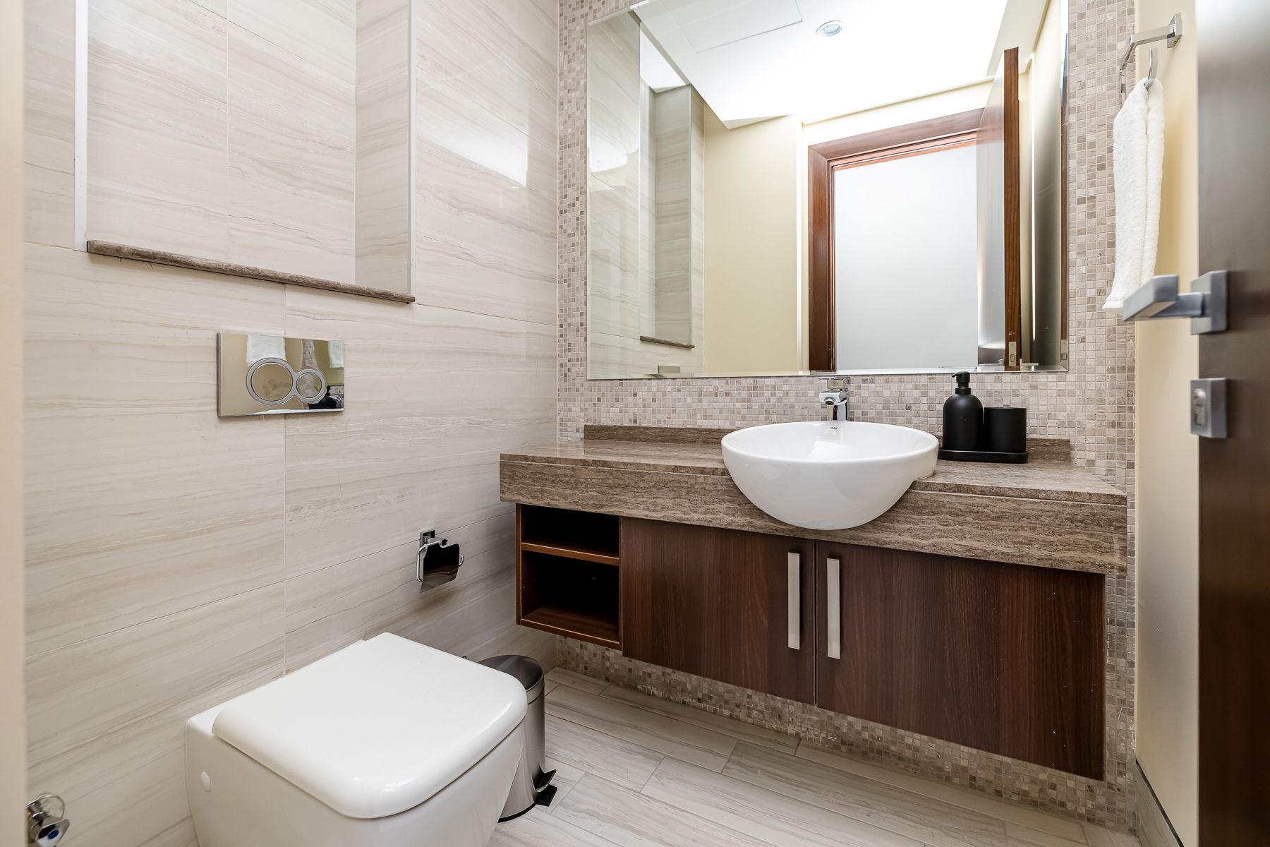 Pristine 1 BR Premium Amenities Flexible Terms