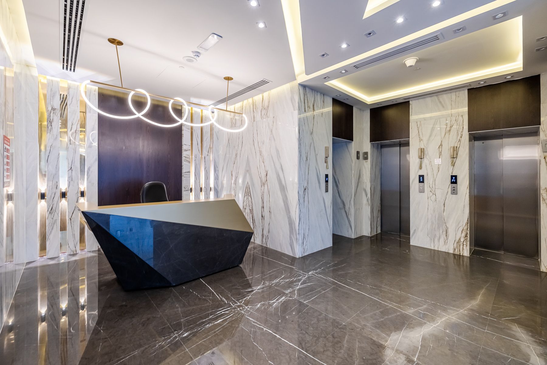 Spacious Stylish Studio Downtown