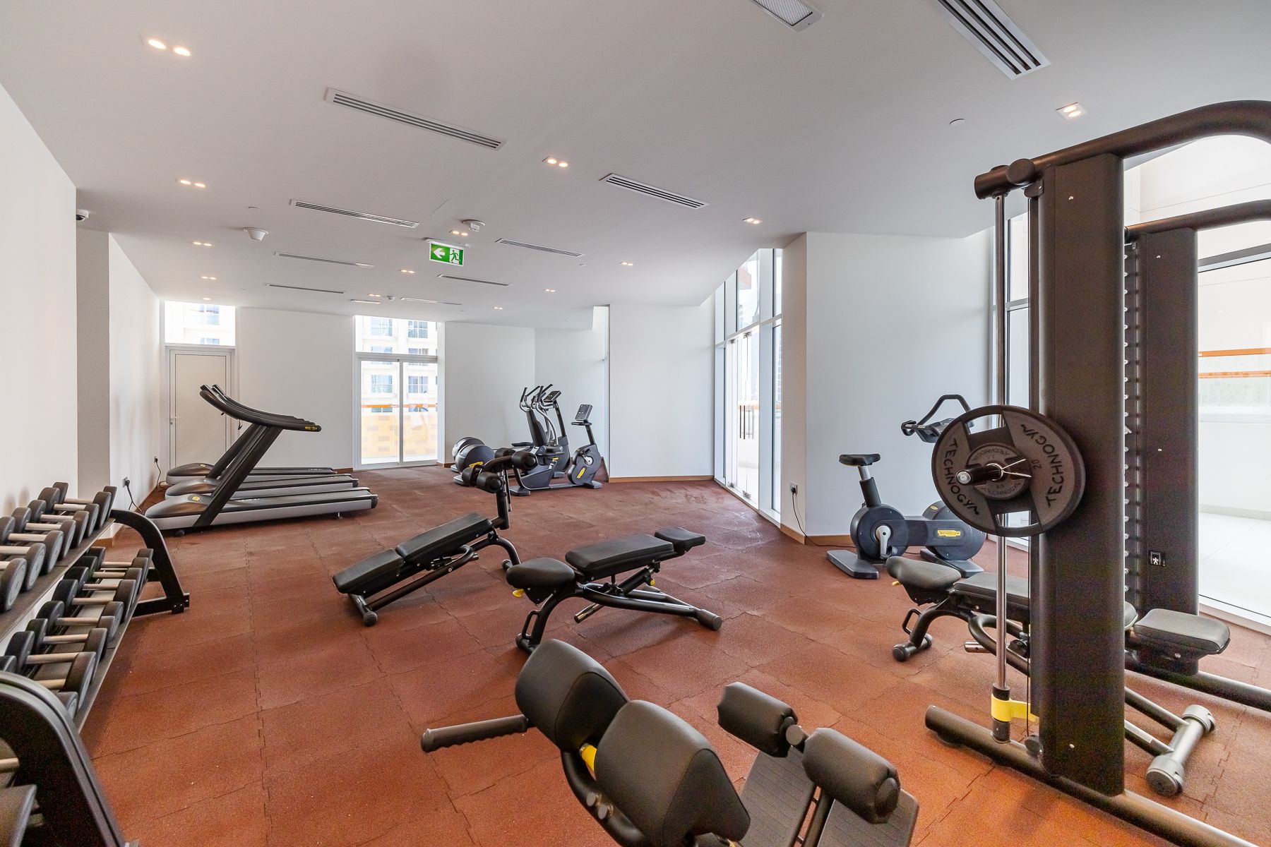 Spacious Stylish Studio Downtown