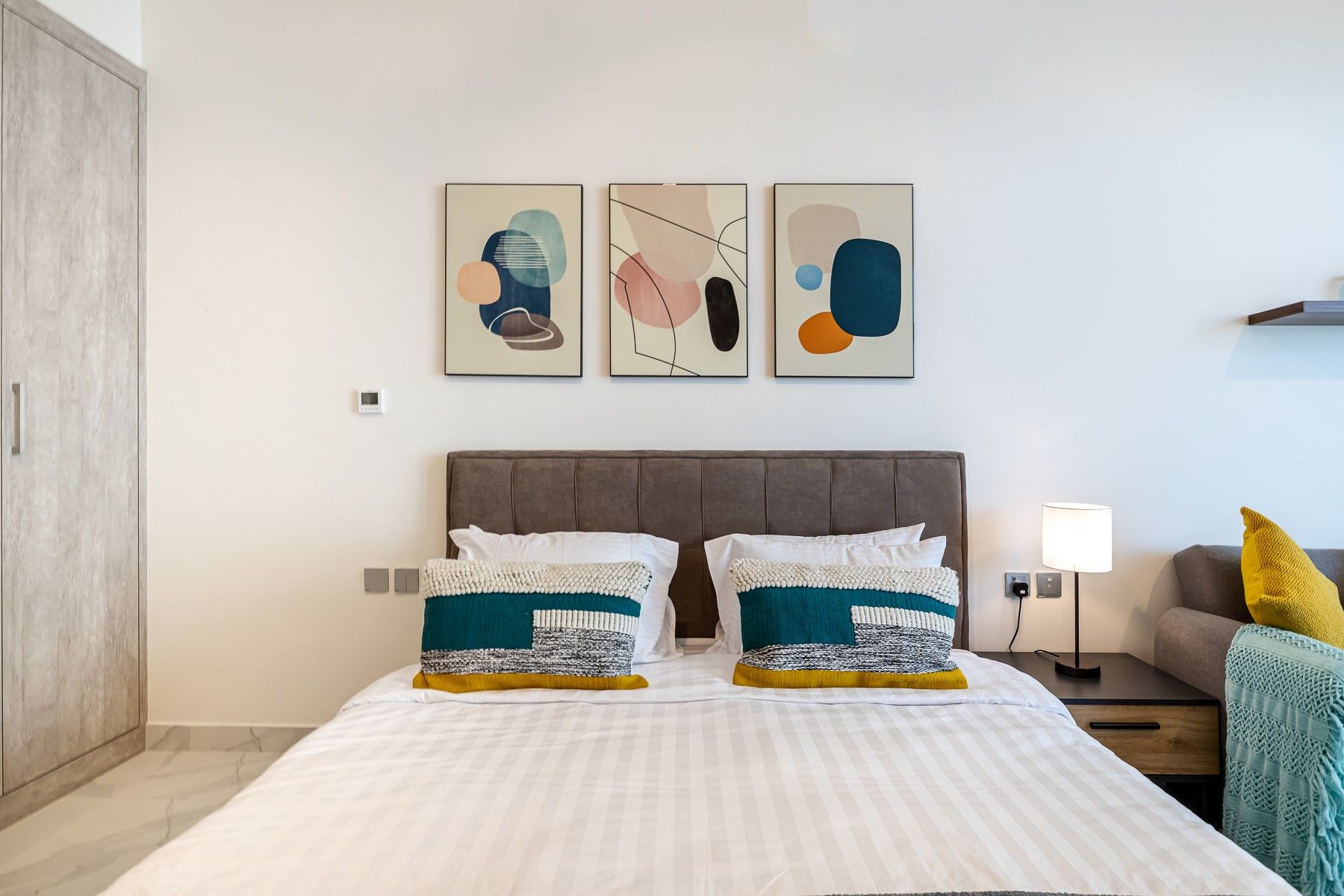 Spacious Stylish Studio Downtown