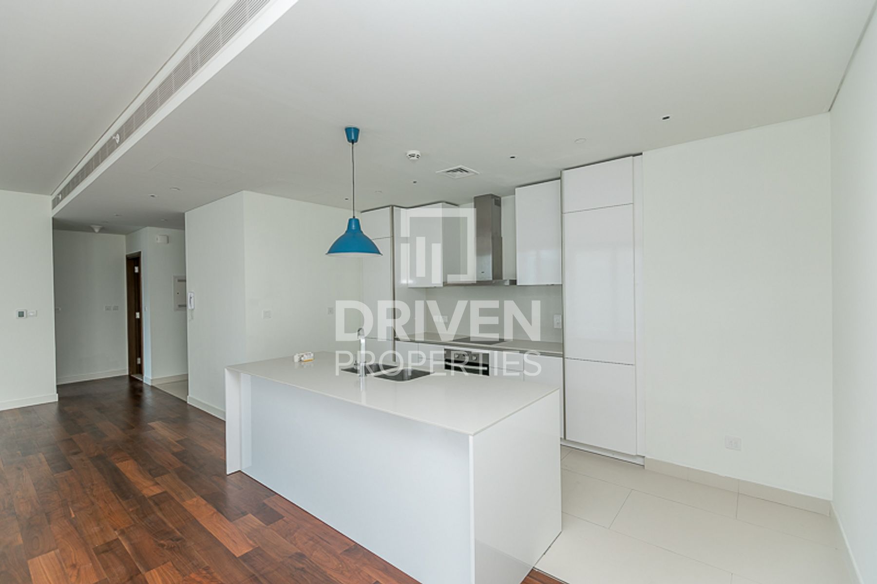 Spacious Apartment  Well-managed Pool View