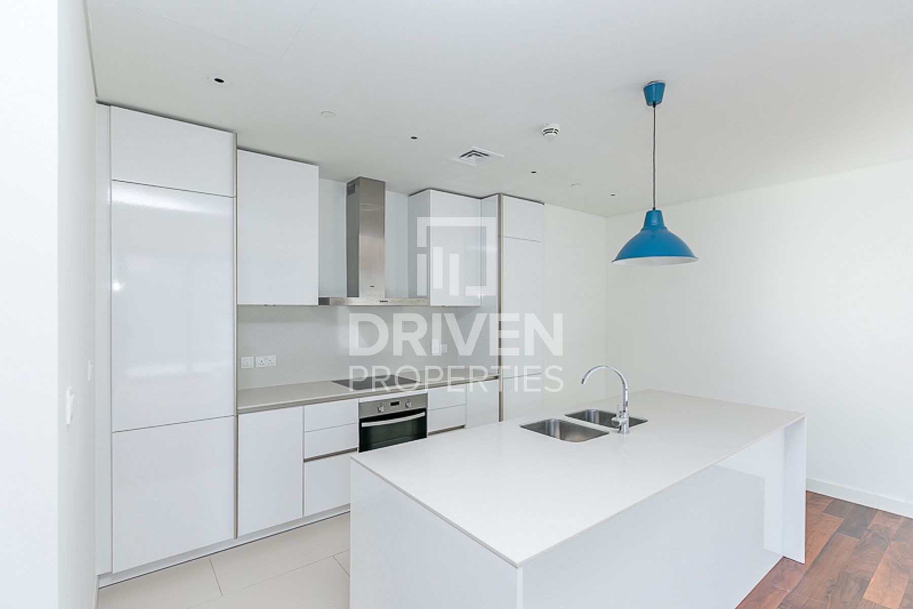 Spacious Apartment  Well-managed Pool View