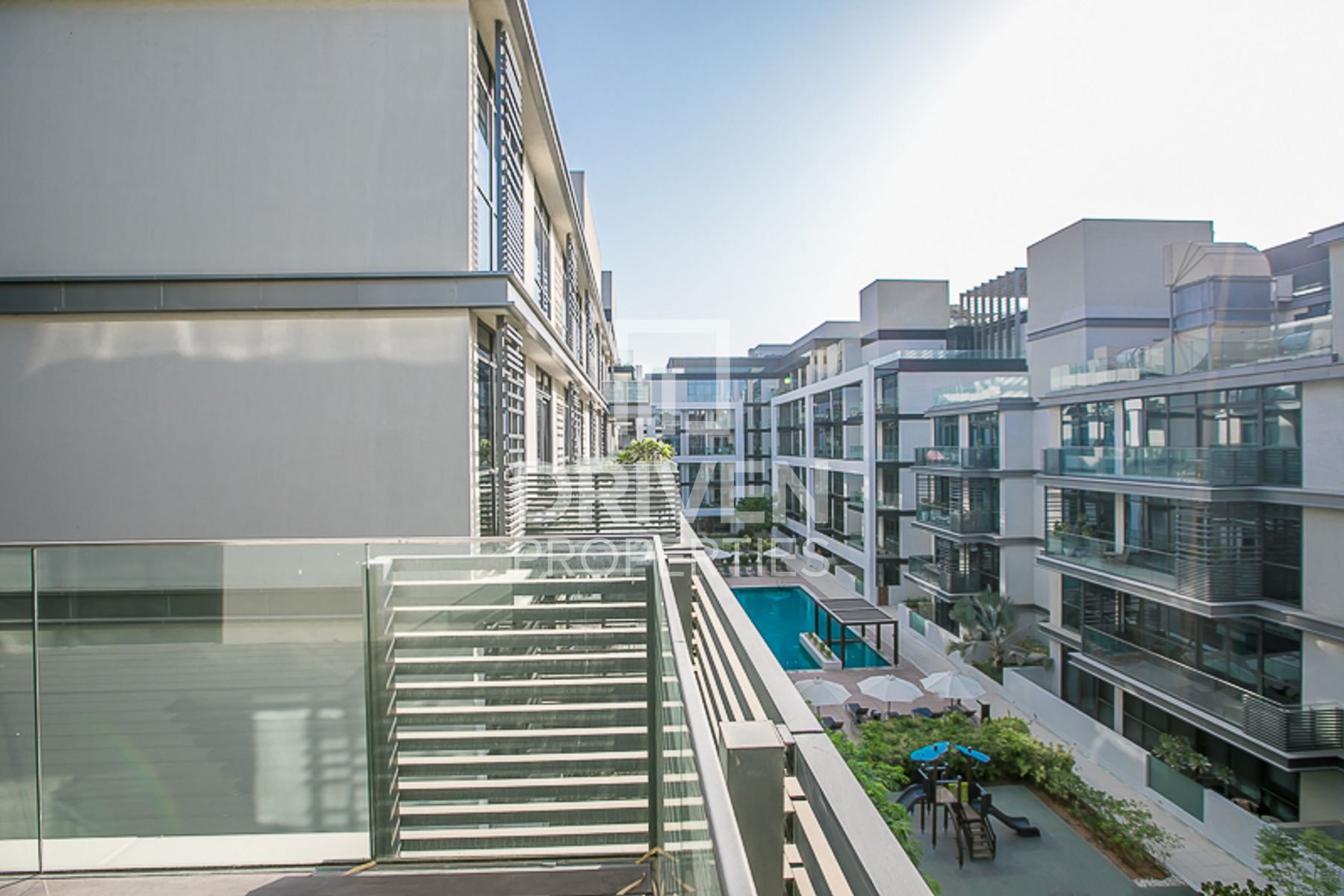 Spacious Apartment  Well-managed Pool View