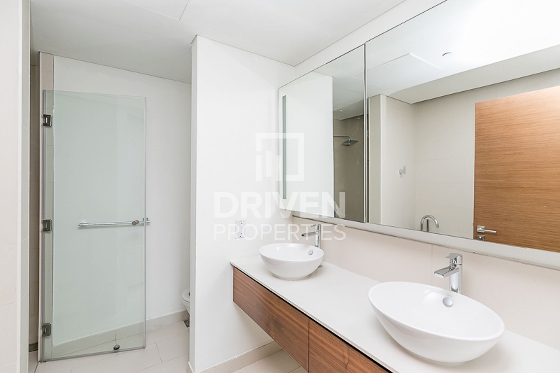 Spacious Apartment  Well-managed Pool View