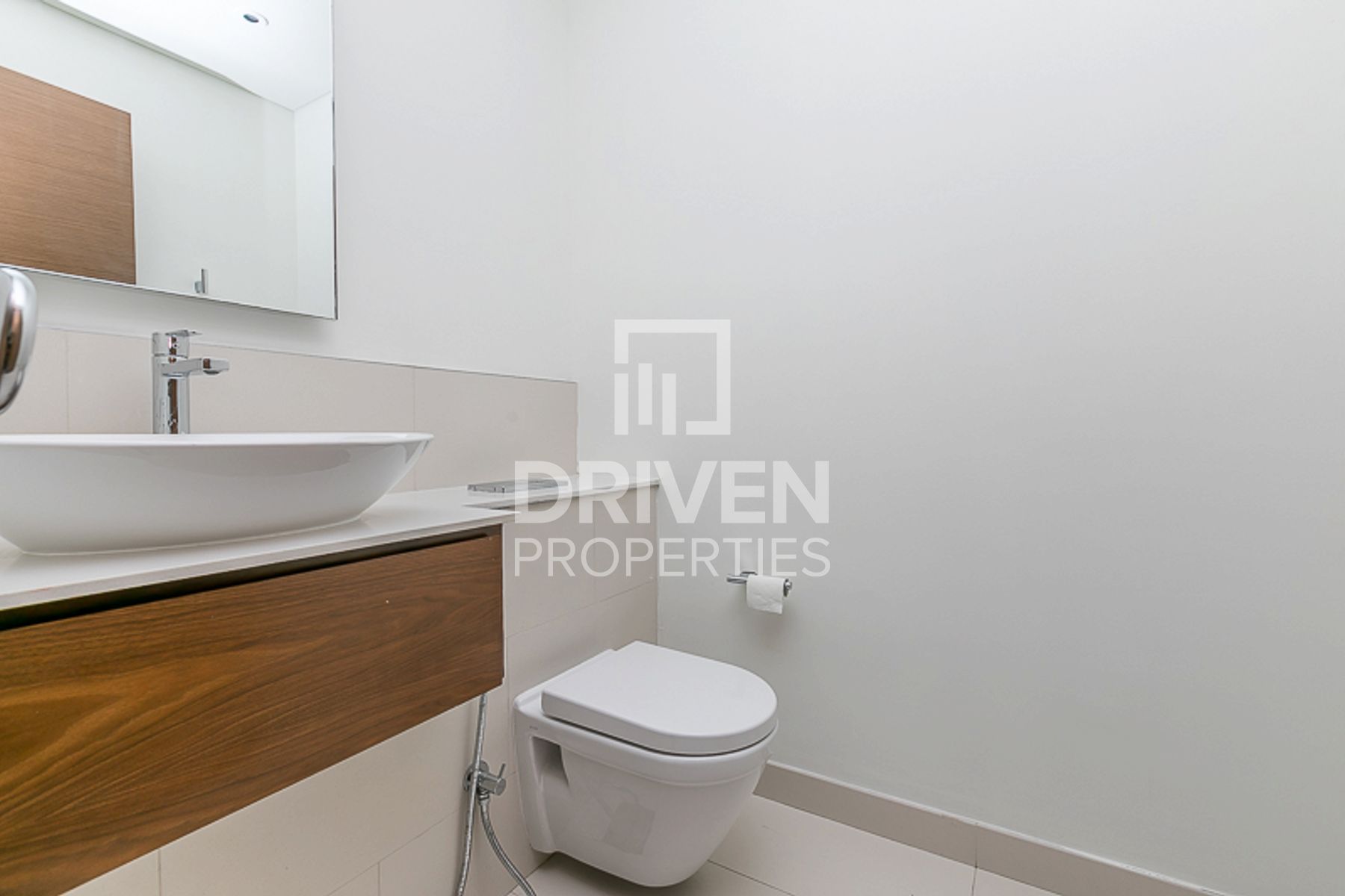 Spacious Apartment  Well-managed Pool View