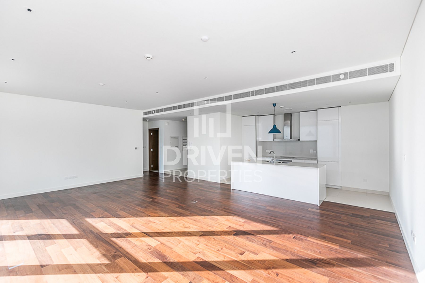 Spacious Apartment  Well-managed Pool View