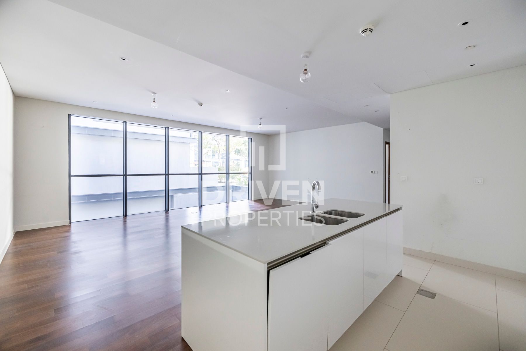 Prime Location with Pool View Huge Apartment