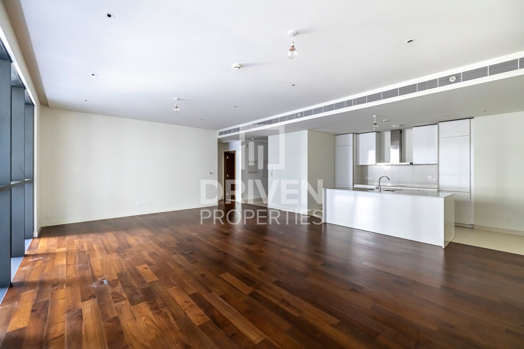 Prime Location with Pool View Huge Apartment