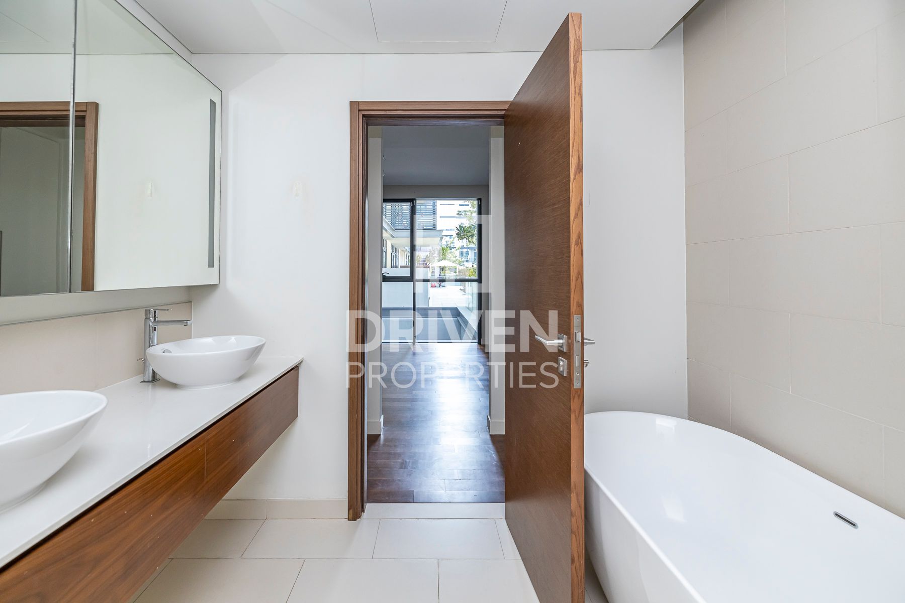 Prime Location with Pool View Huge Apartment