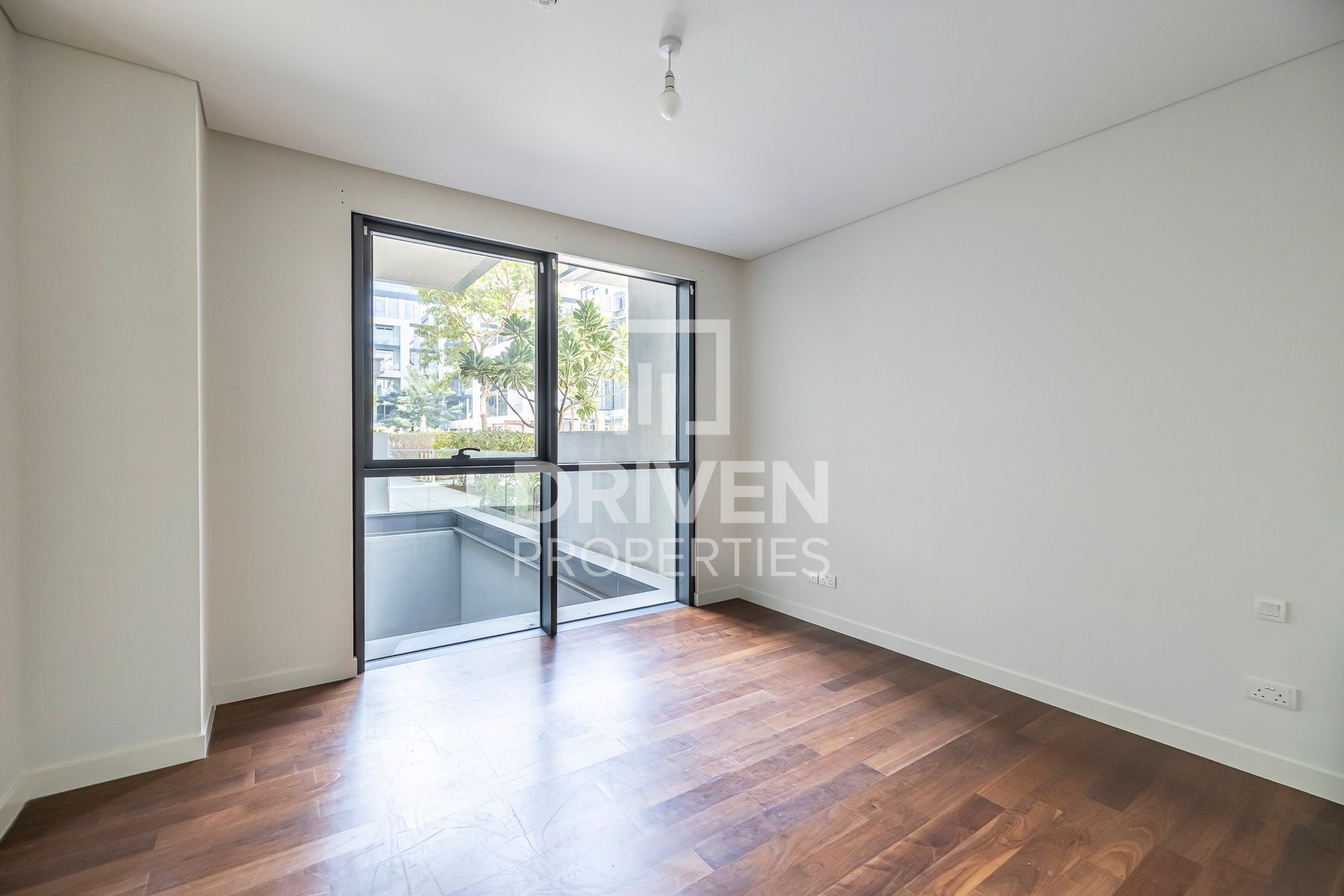 Prime Location with Pool View Huge Apartment