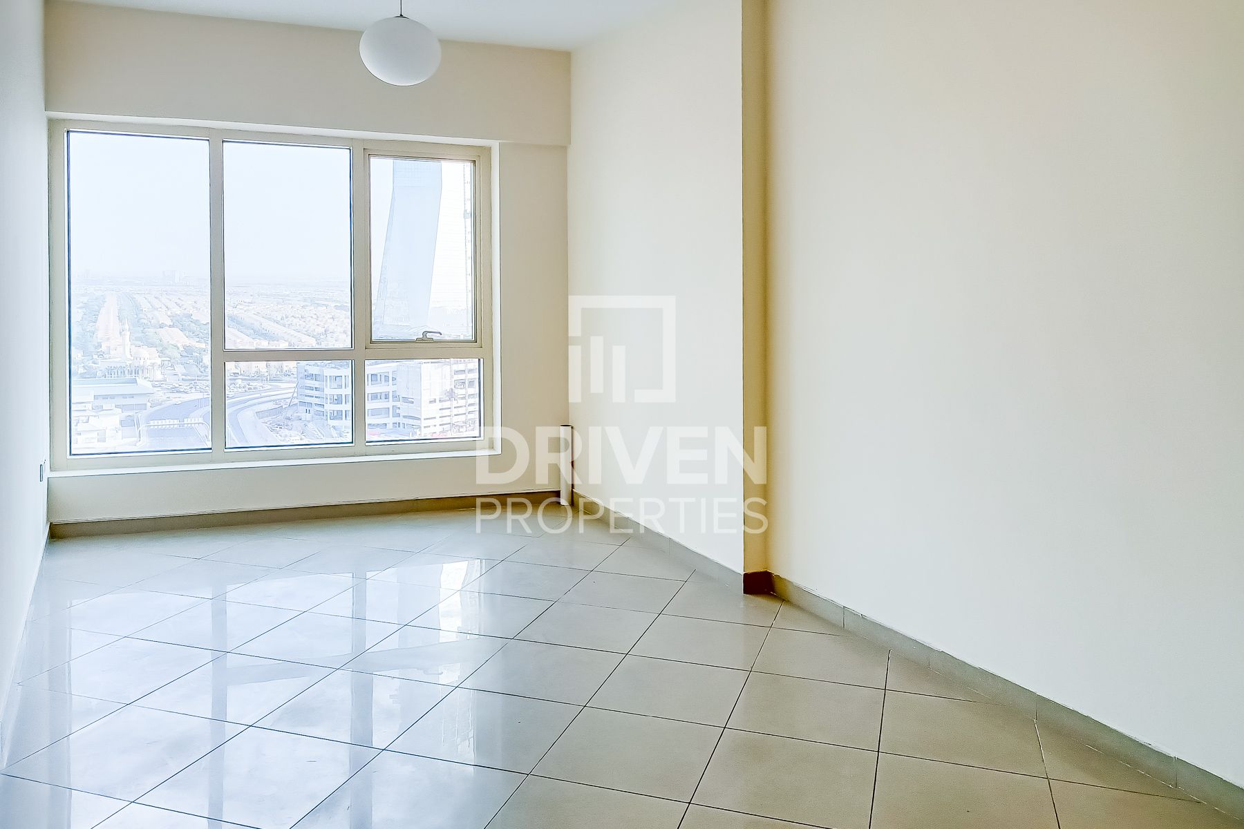 Apartment for Rent - High Floor Iconic and Vacant Storage