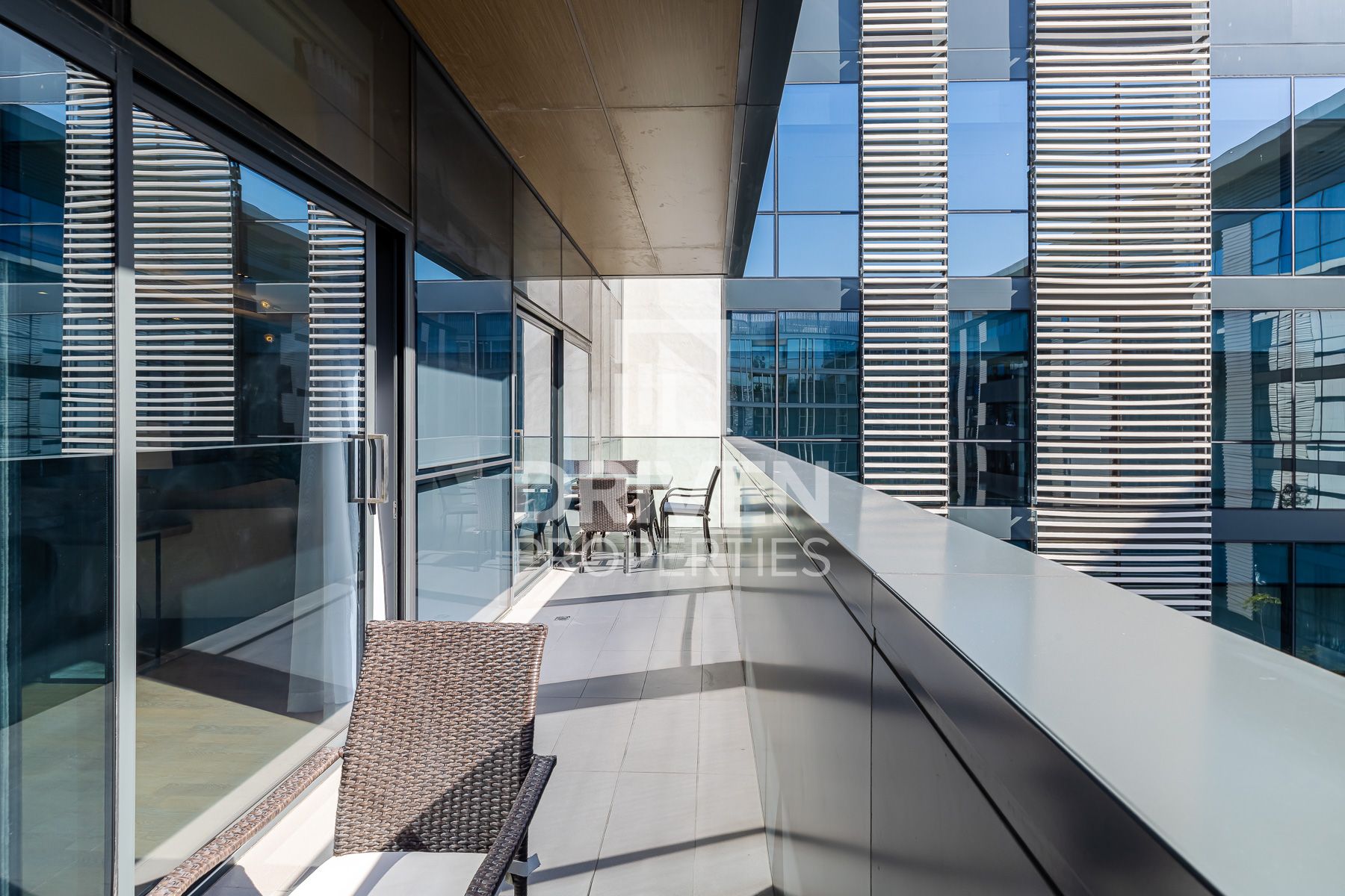 Courtyard View Sunny and Peaceful Home