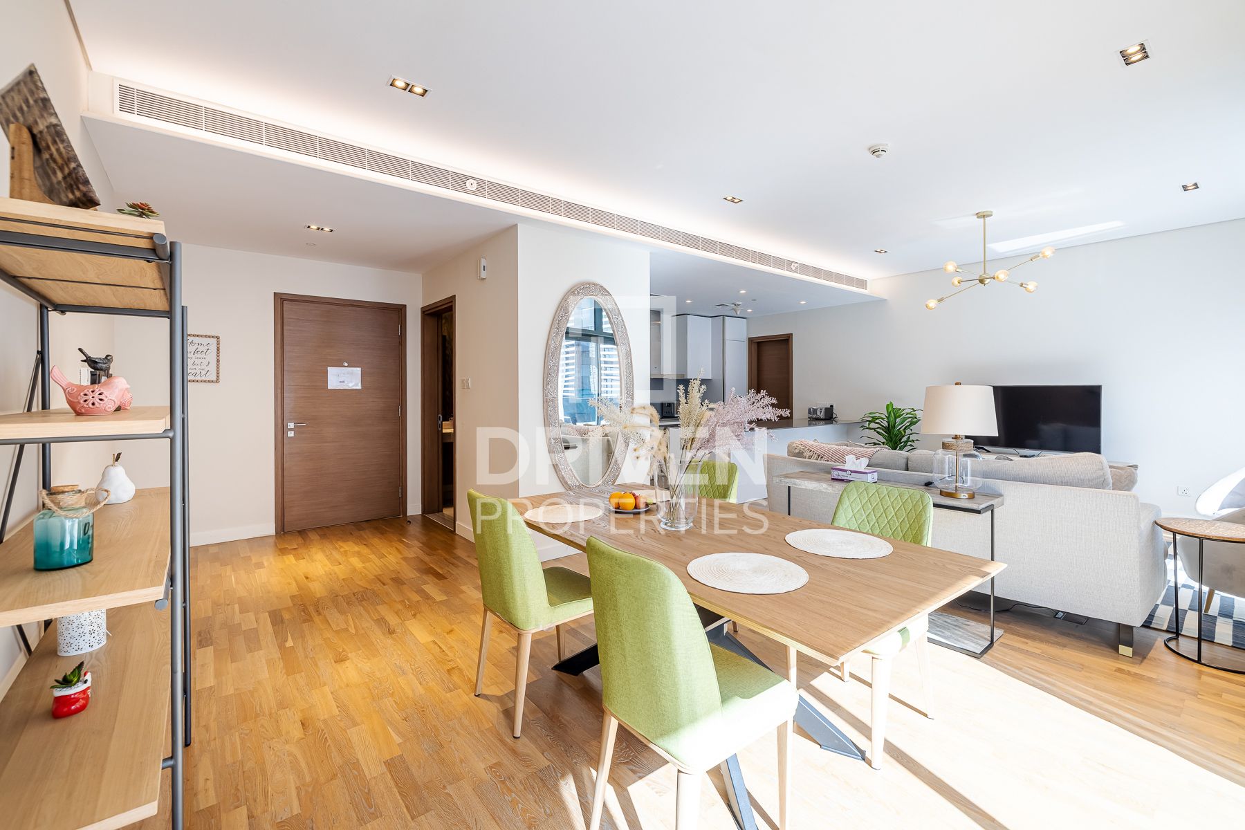 Courtyard View Sunny and Peaceful Home