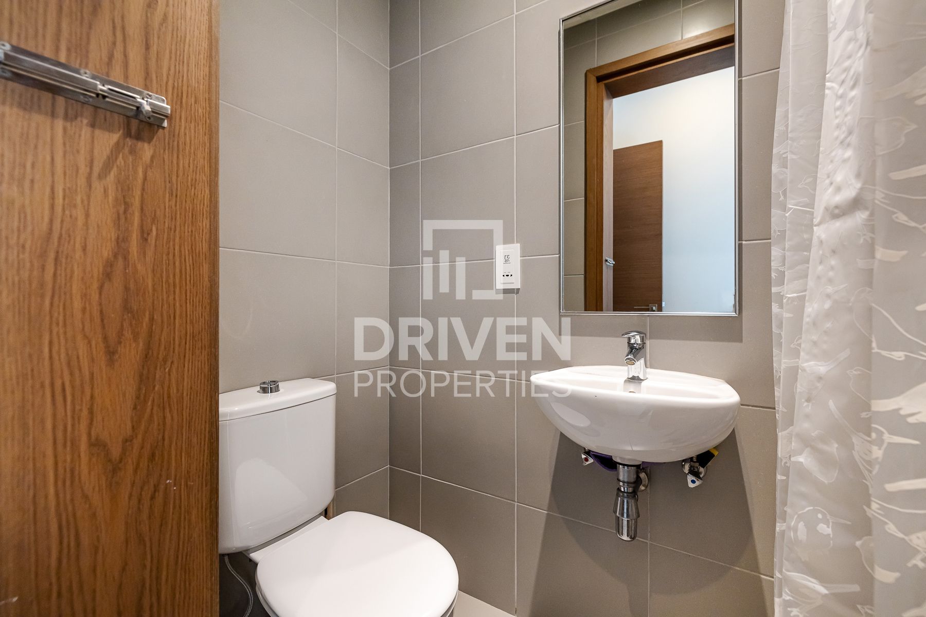 Courtyard View Sunny and Peaceful Home