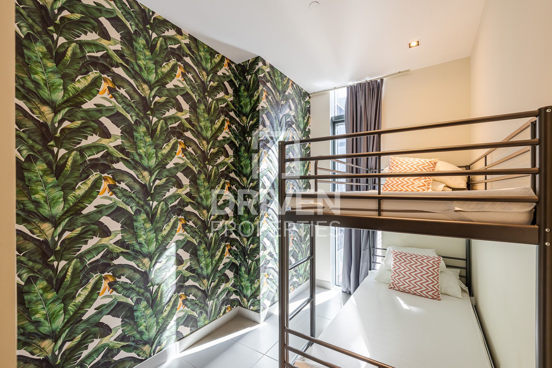 Courtyard View Sunny and Peaceful Home