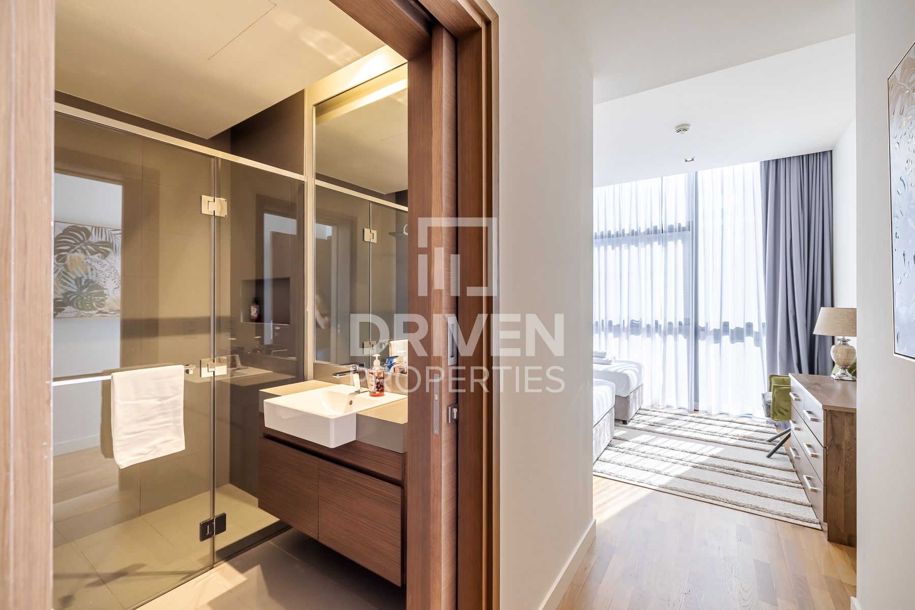 Courtyard View Sunny and Peaceful Home