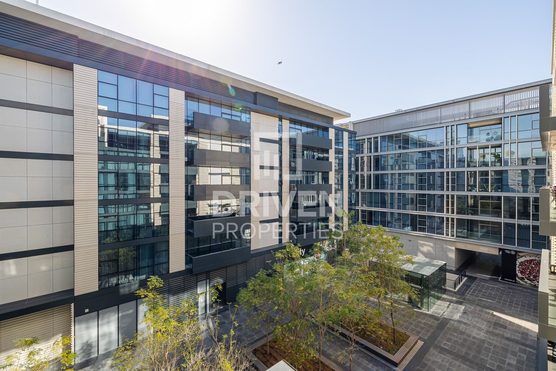 Courtyard View Sunny and Peaceful Home