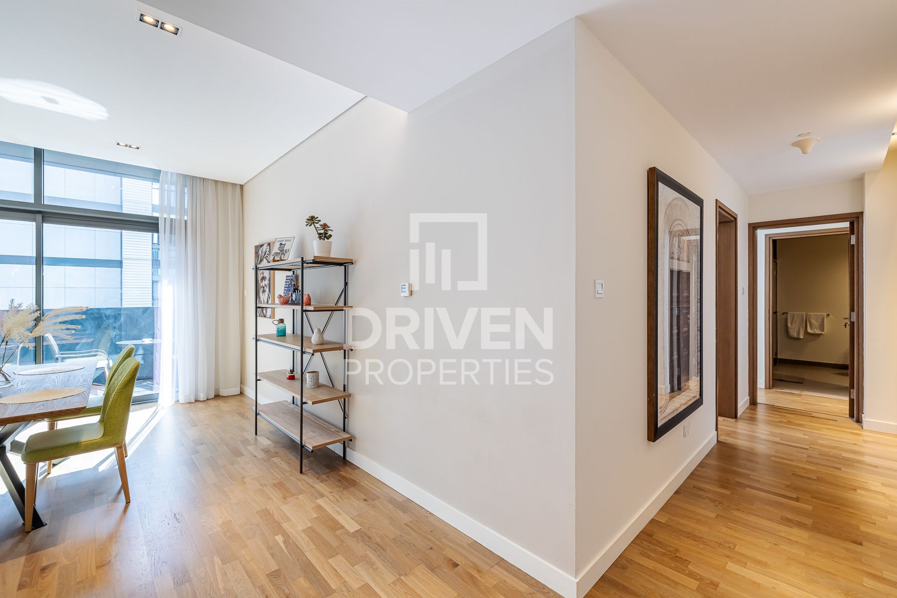 Courtyard View Sunny and Peaceful Home