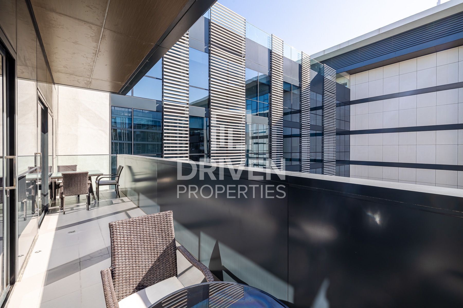 Courtyard View Sunny and Peaceful Home