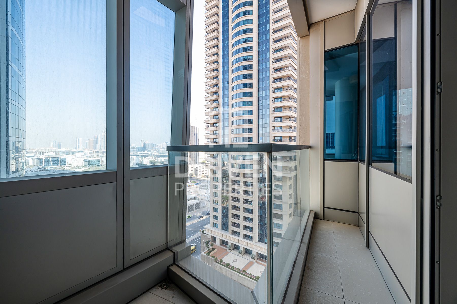 Unfurnished Apartment and Vast Unit Featuring City View