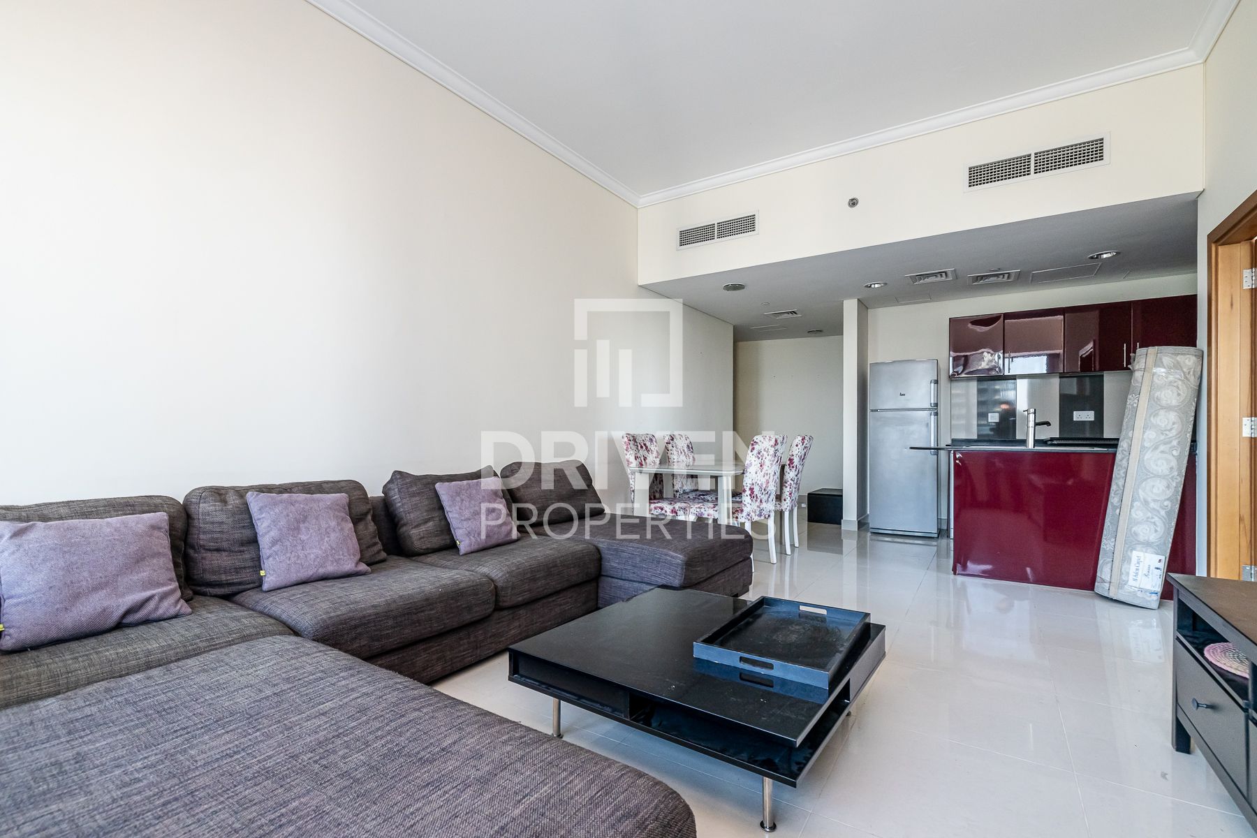 Unfurnished Apartment and Vast Unit Featuring City View