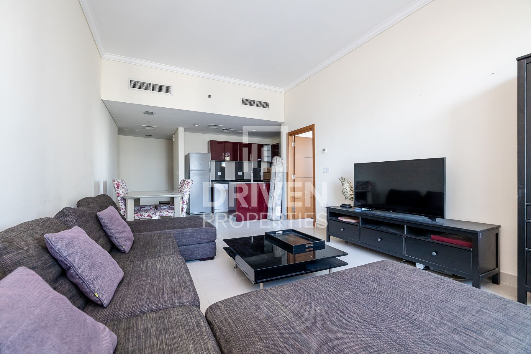 Unfurnished Apartment and Vast Unit Featuring City View