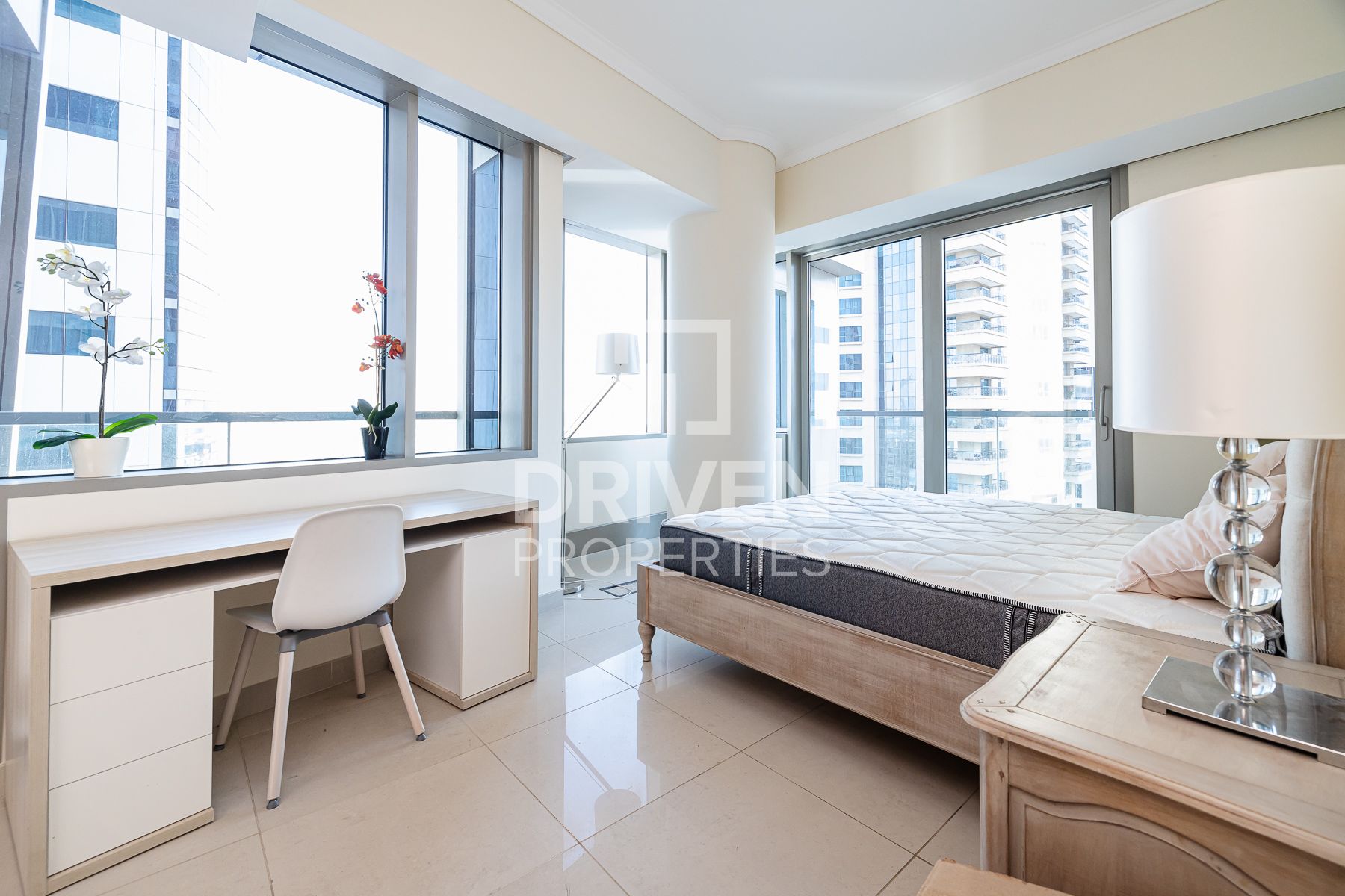 Unfurnished Apartment and Vast Unit Featuring City View