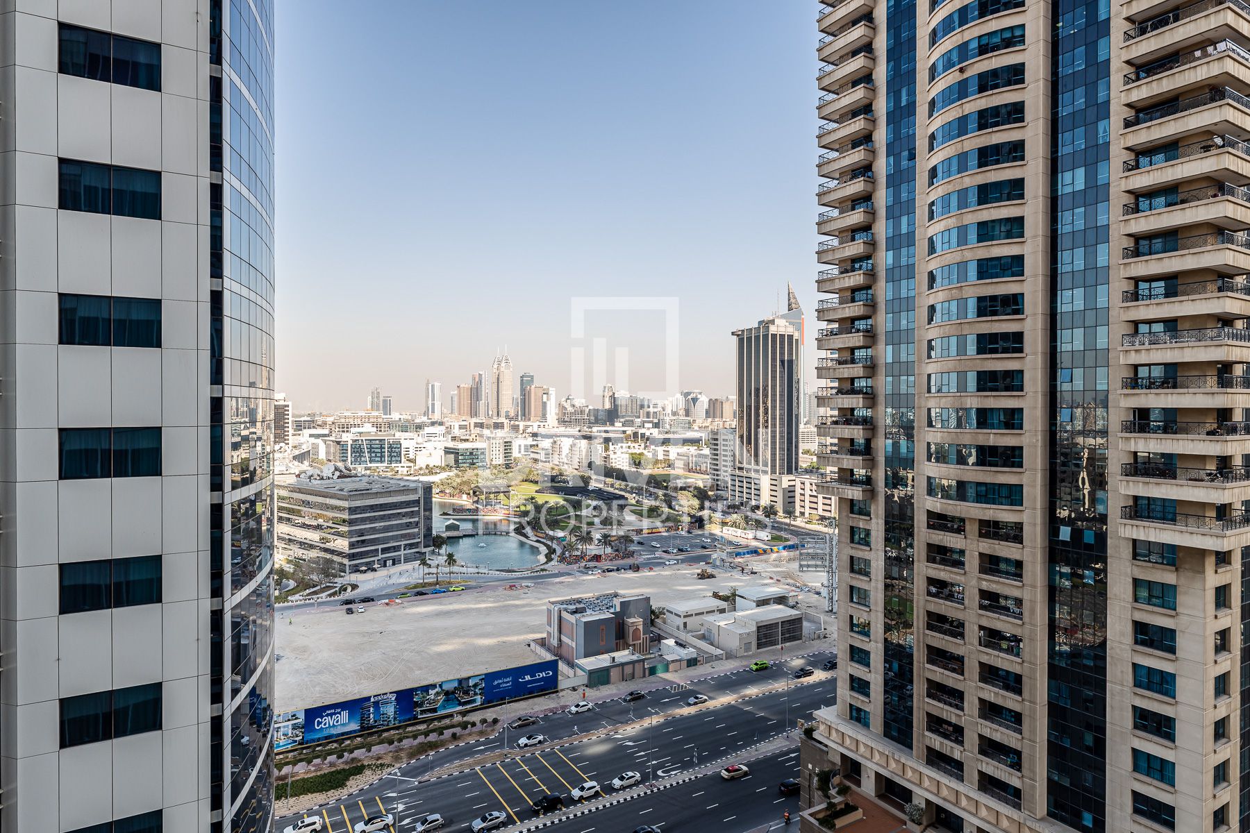 Unfurnished Apartment and Vast Unit Featuring City View