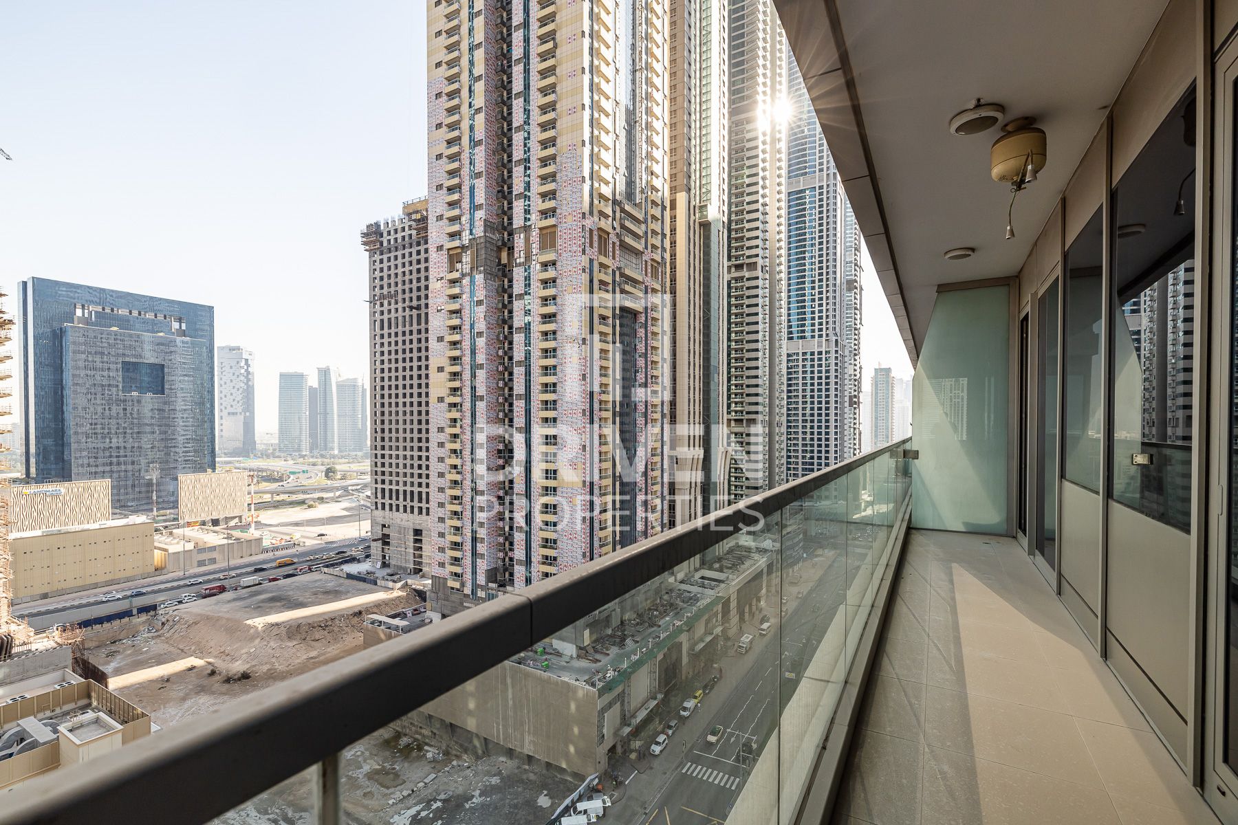 Unfurnished Apartment and Vast Unit Featuring City View