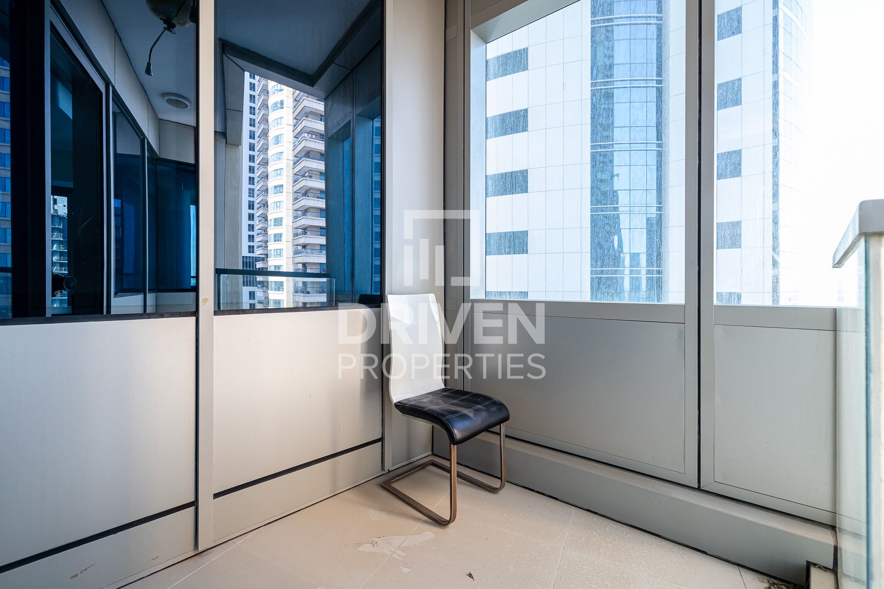 Unfurnished Apartment and Vast Unit Featuring City View