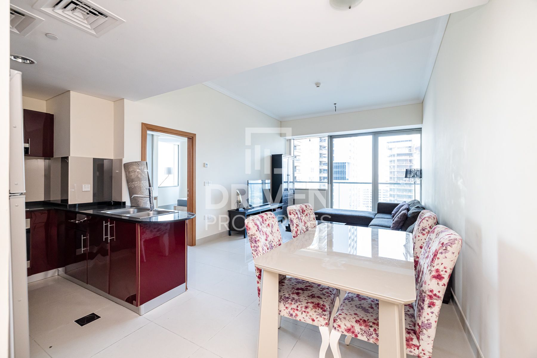 Unfurnished Apartment and Vast Unit Featuring City View