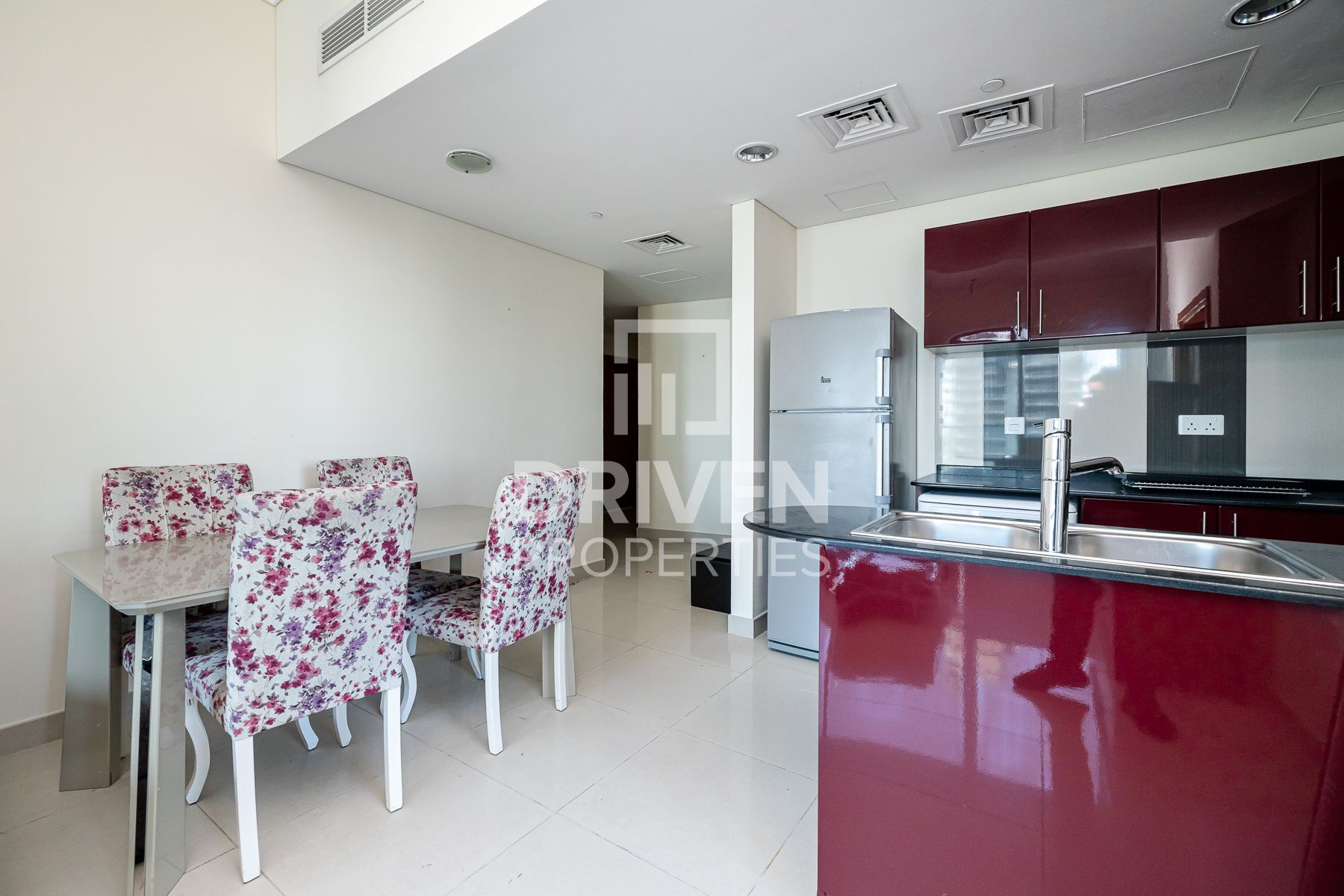 Unfurnished Apartment and Vast Unit Featuring City View