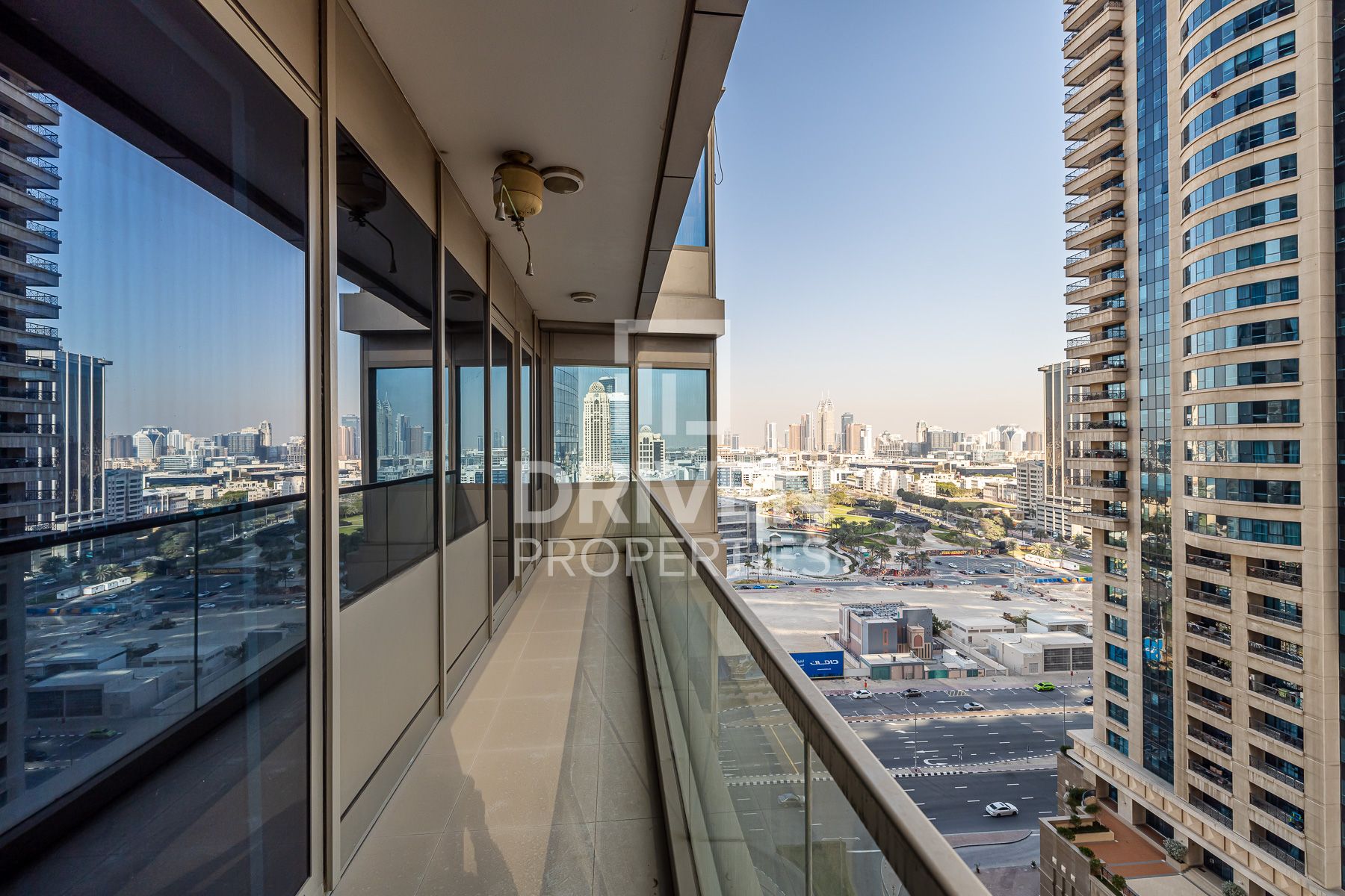 Unfurnished Apartment and Vast Unit Featuring City View