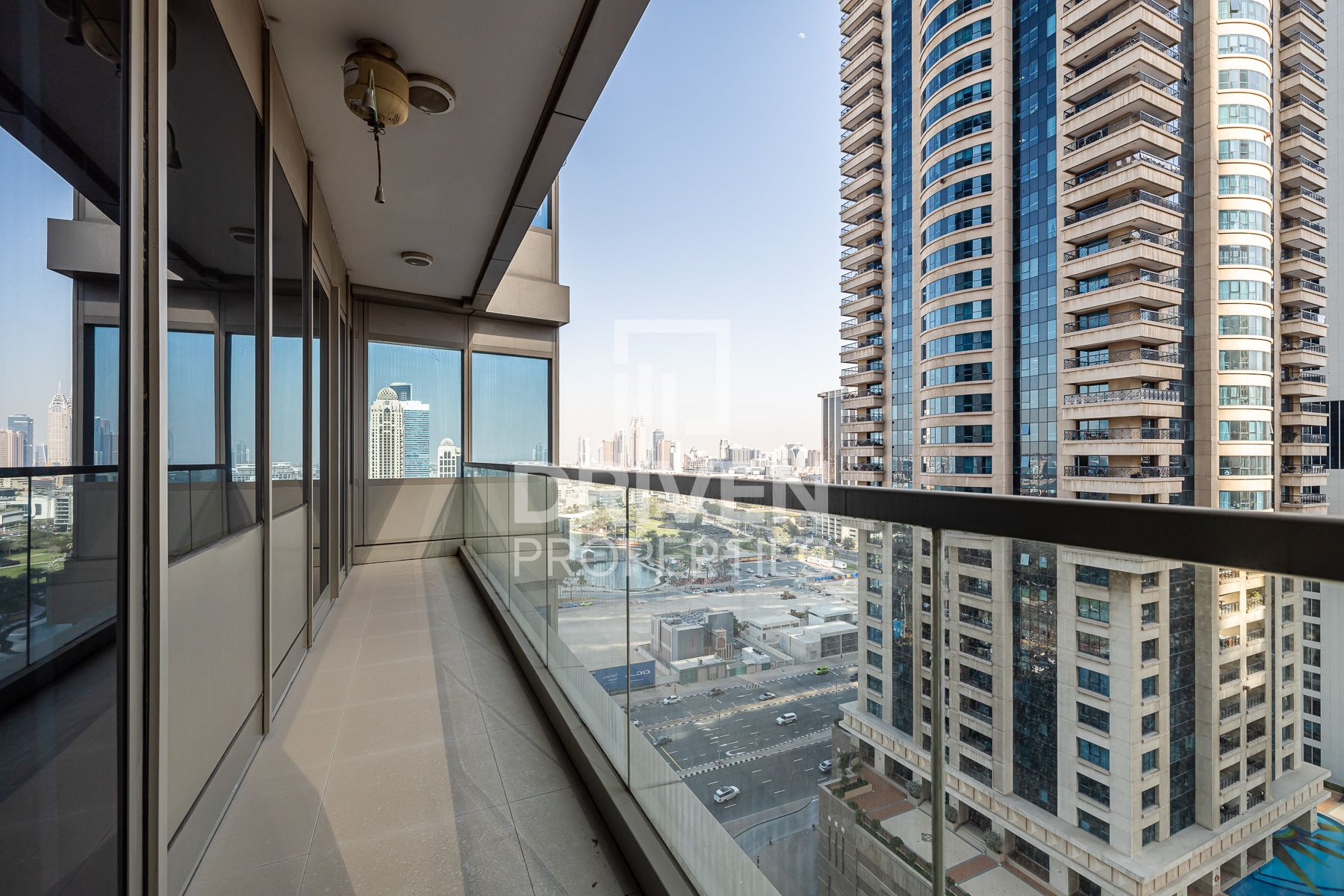 Unfurnished Apartment and Vast Unit Featuring City View