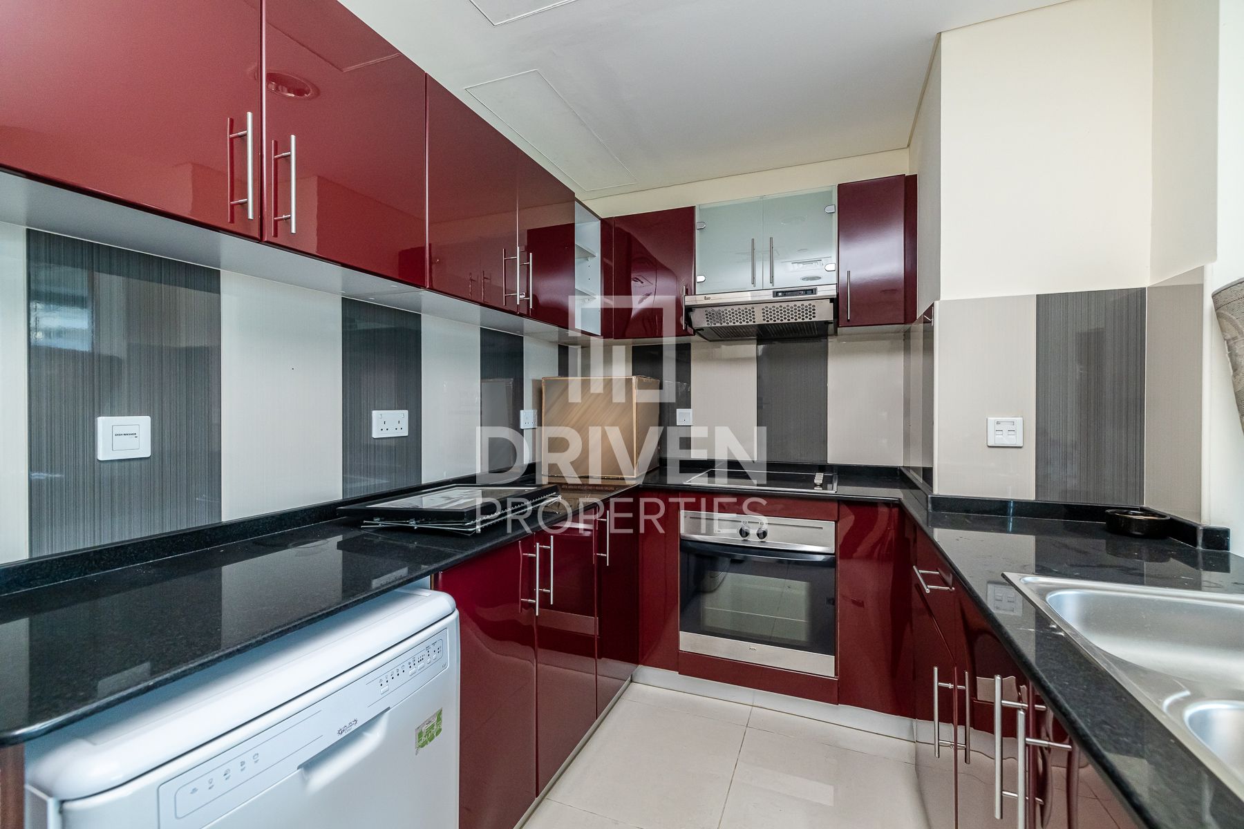 Unfurnished Apartment and Vast Unit Featuring City View