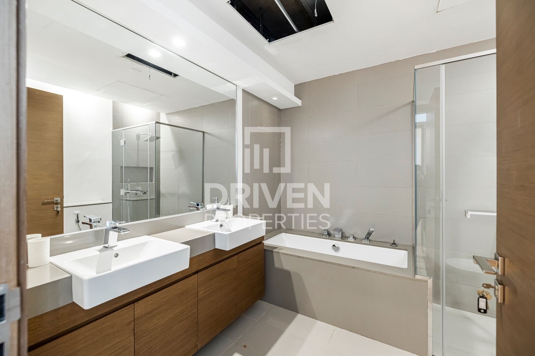 Furnished and Cozy Unit Ready To Move In