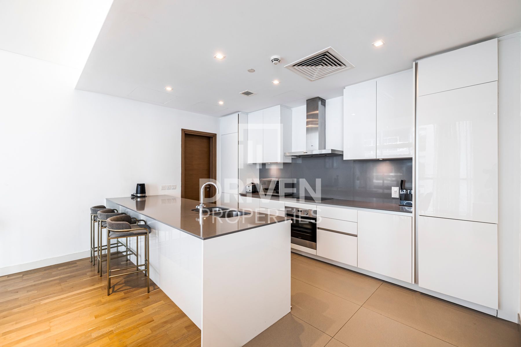 Furnished and Cozy Unit Ready To Move In