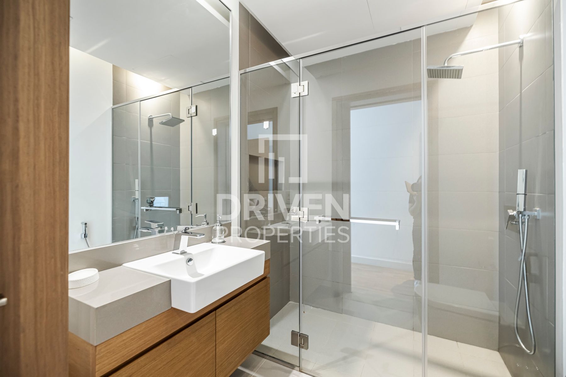 Furnished and Cozy Unit Ready To Move In