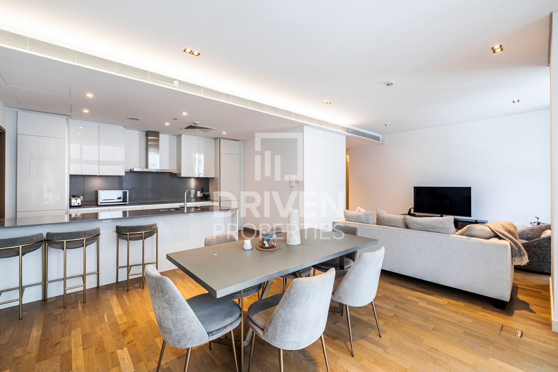 Furnished and Cozy Unit Ready To Move In