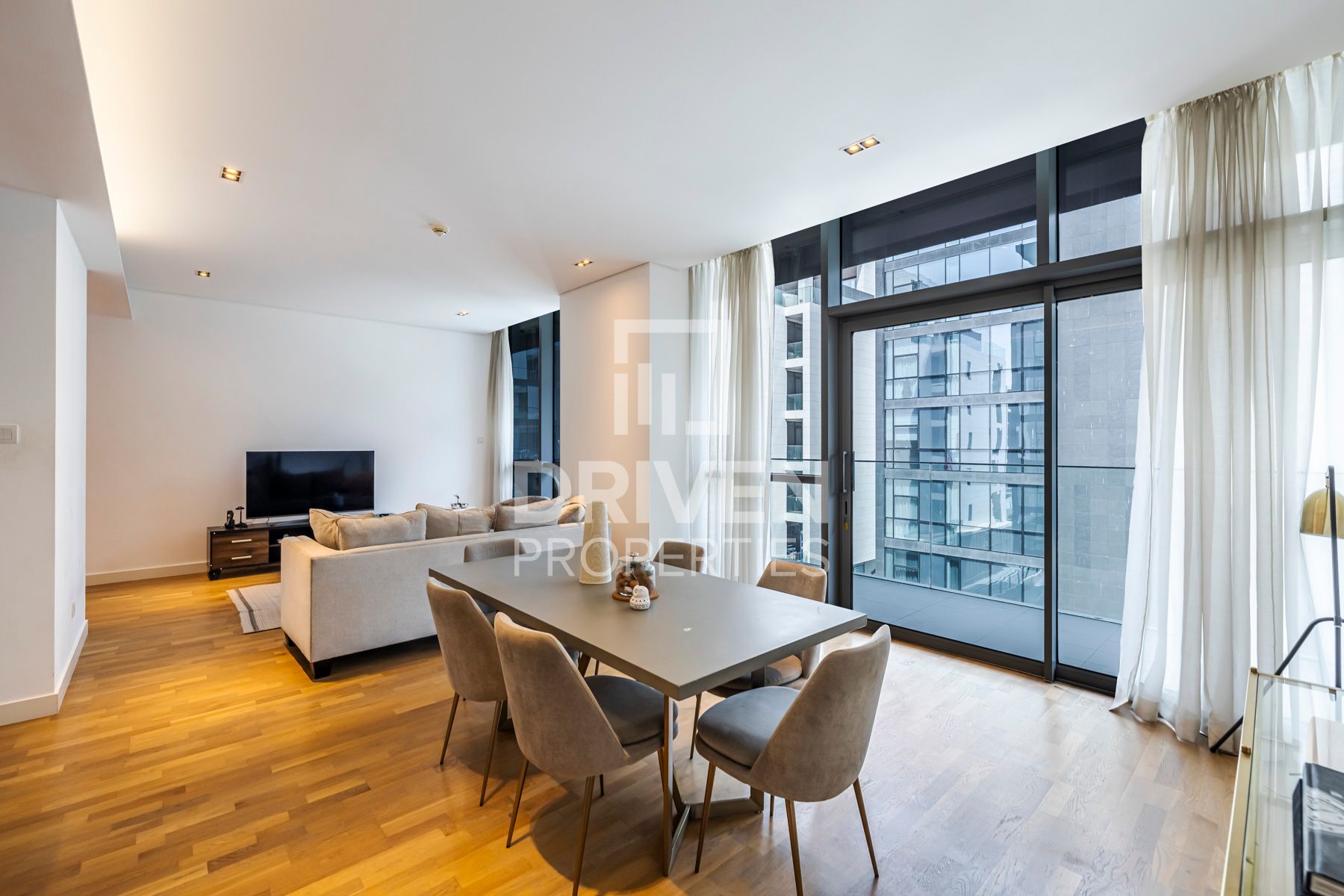 Furnished and Cozy Unit Ready To Move In