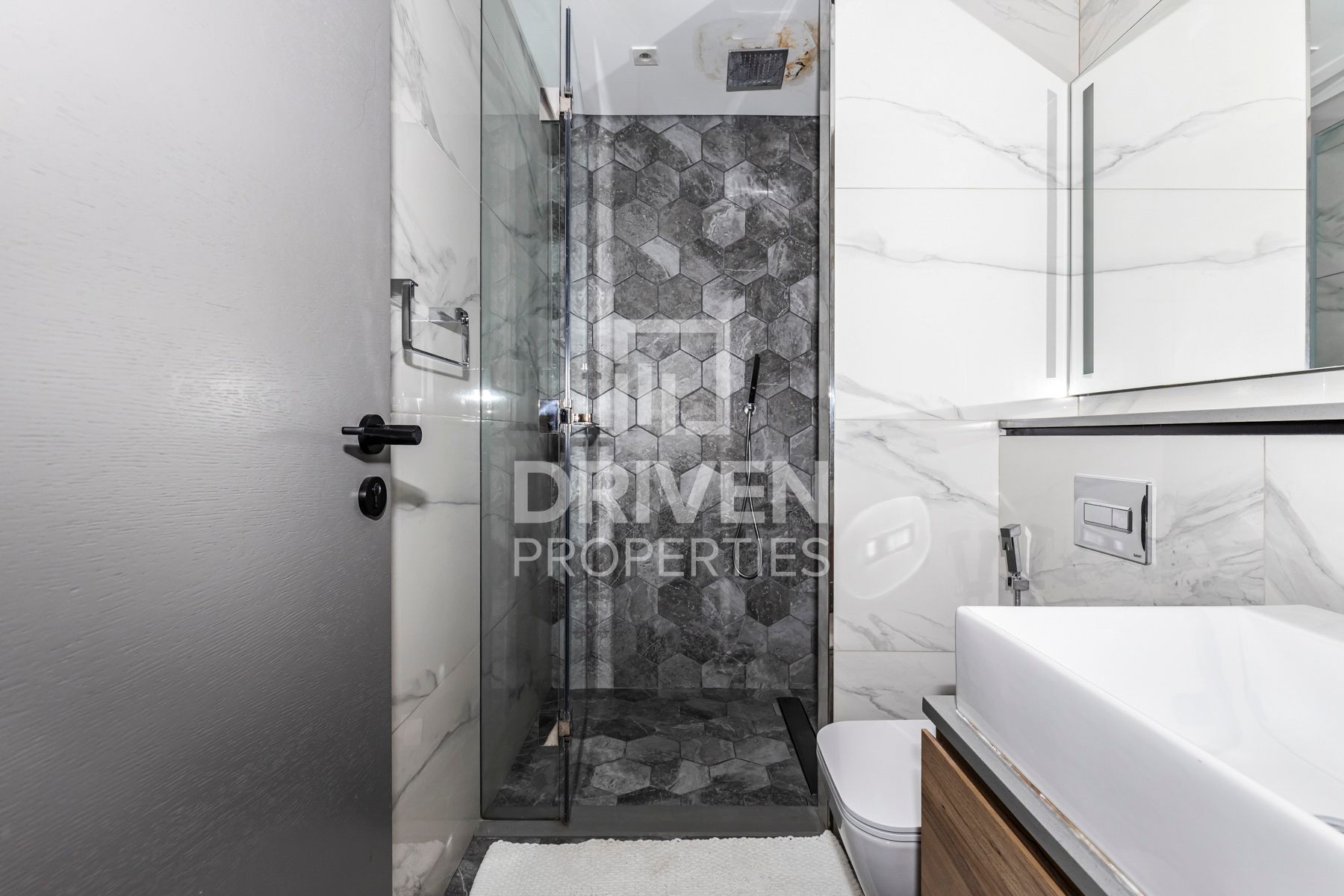 Furnished Unit High Floor Canal View