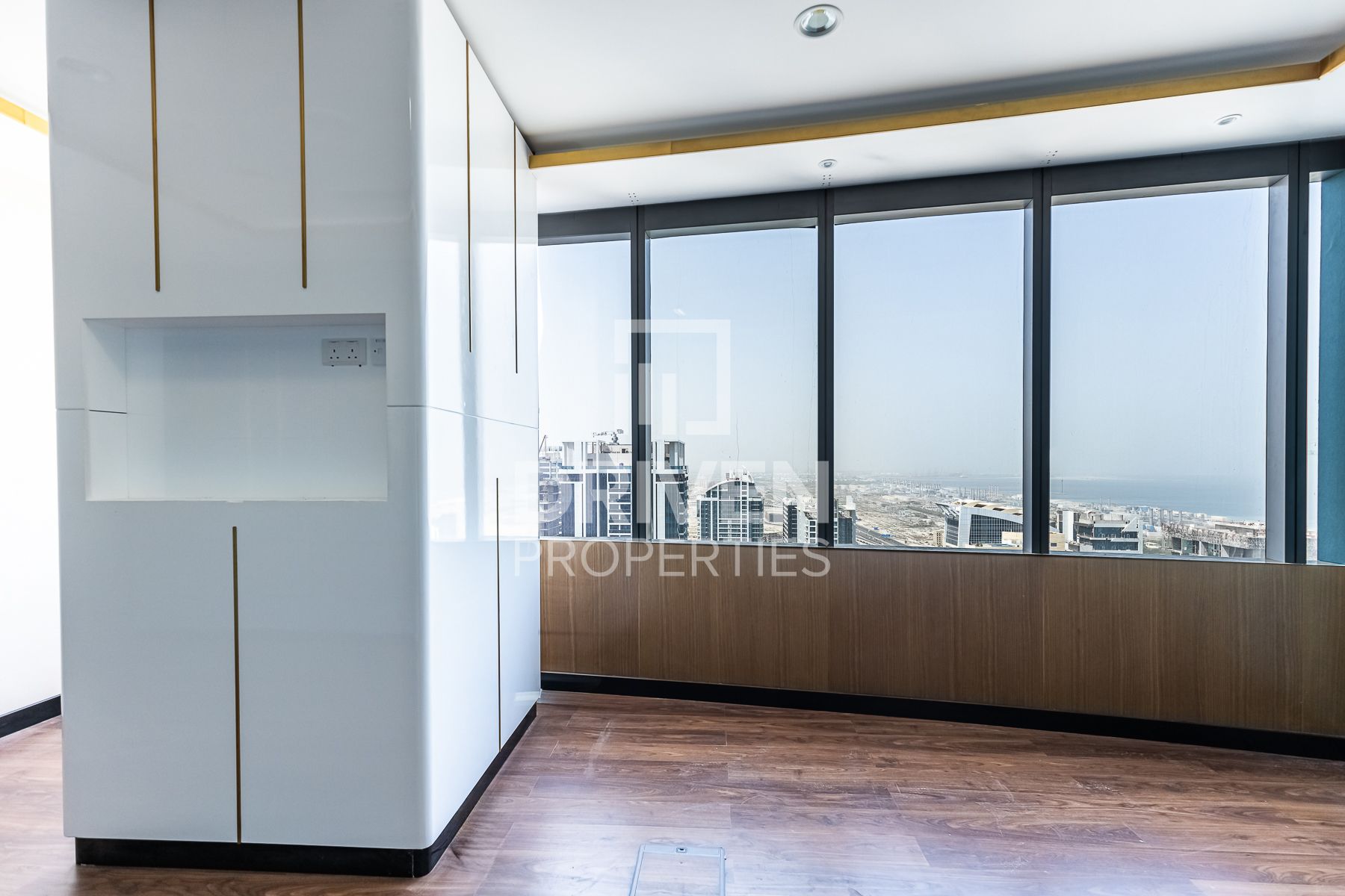 Fully fitted Office Well Kept and DMCC