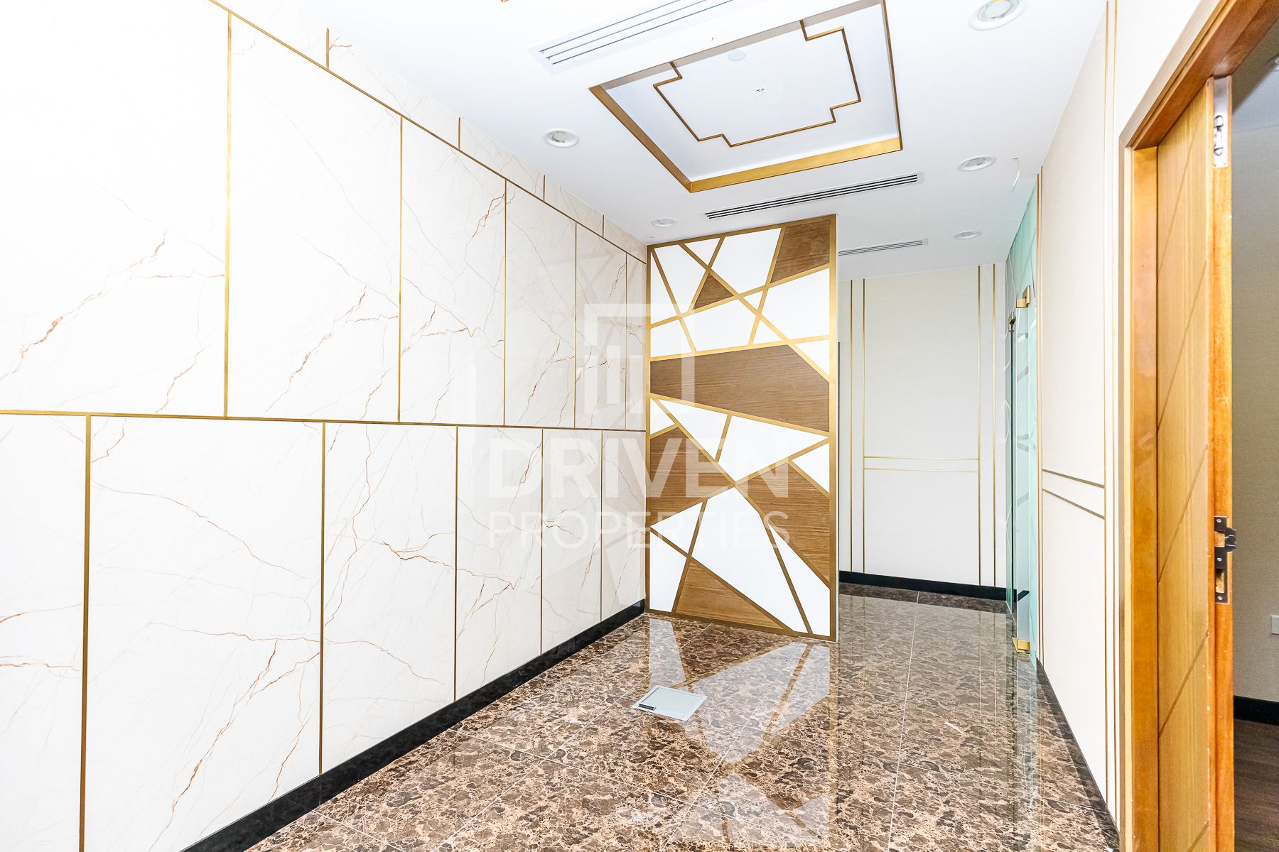 Fully fitted Office Well Kept and DMCC