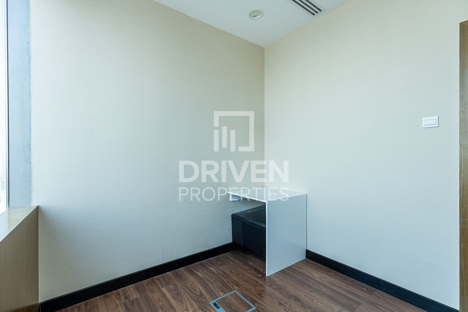 Fully fitted Office Well Kept and DMCC