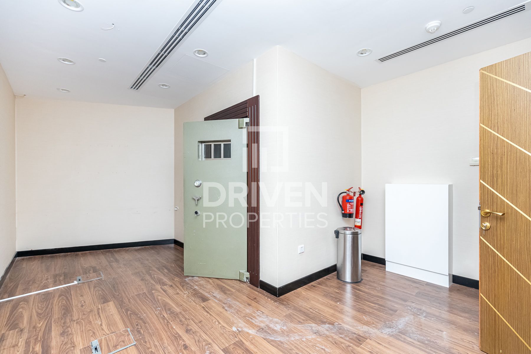 Fully fitted Office Well Kept and DMCC